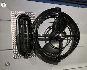 Bunk fan with engine jeweled mounting plate